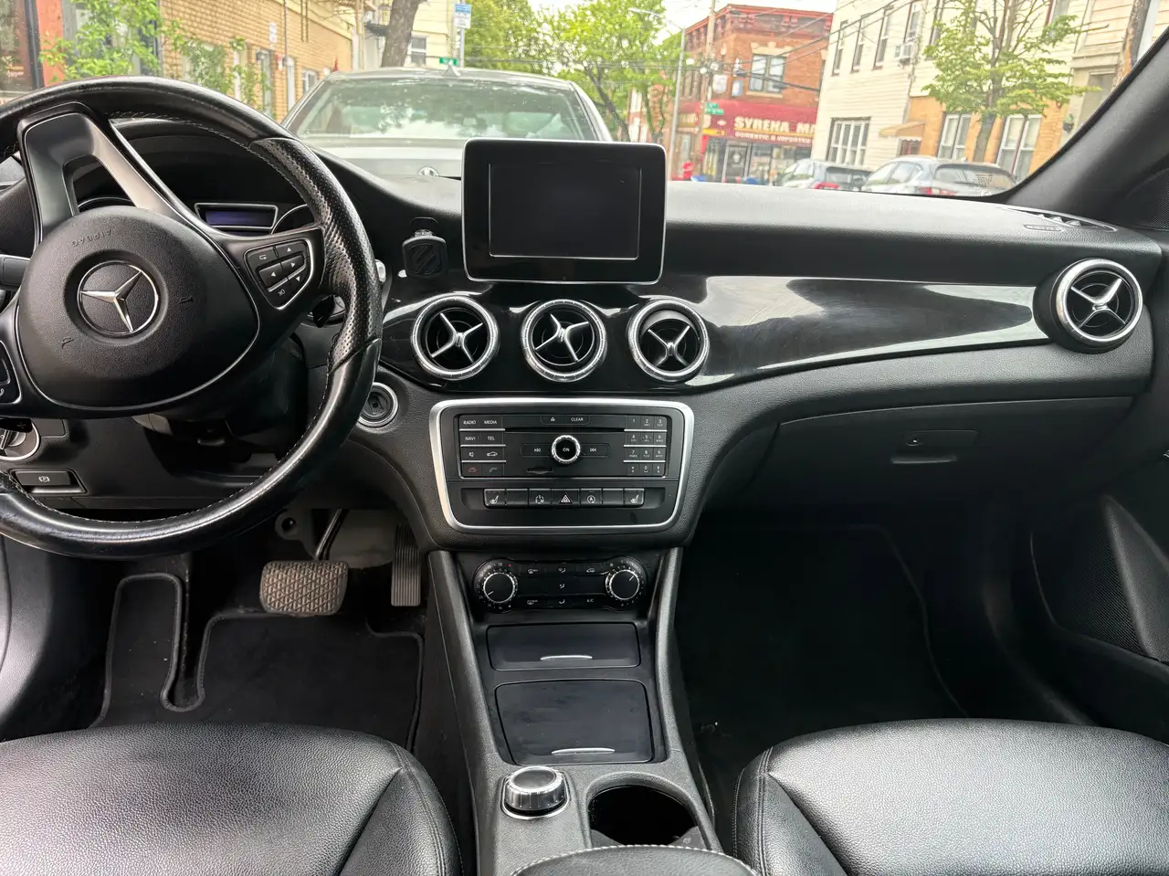 Mercedes-Benz CLA снимка Mercedes-Benz CLA