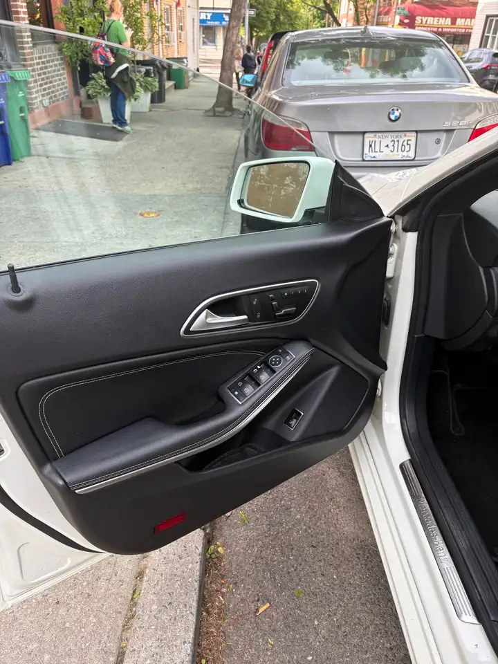 Mercedes-Benz CLA снимка Mercedes-Benz CLA