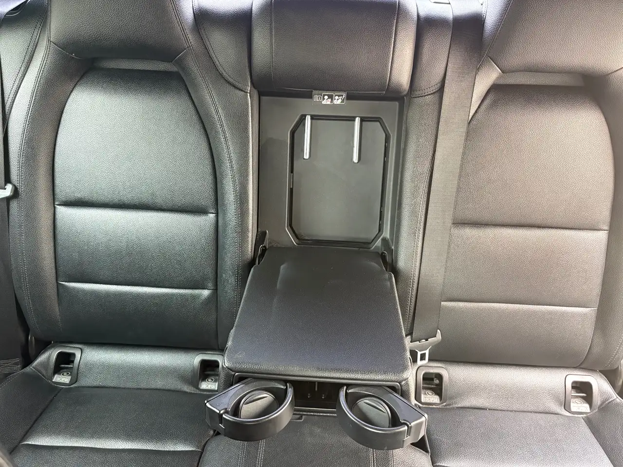 Mercedes-Benz CLA снимка Mercedes-Benz CLA