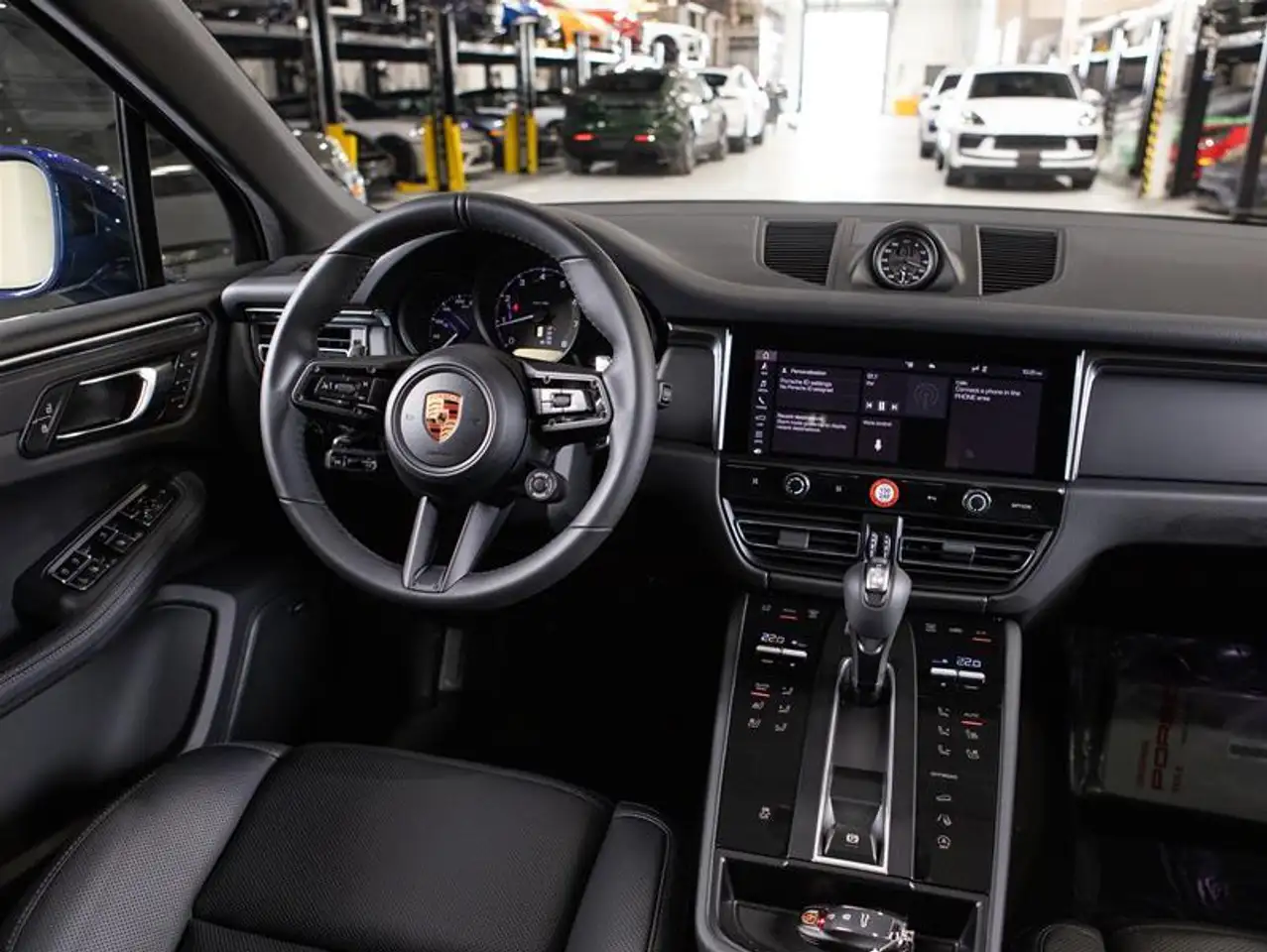 Porsche Macan photo Porsche Macan
