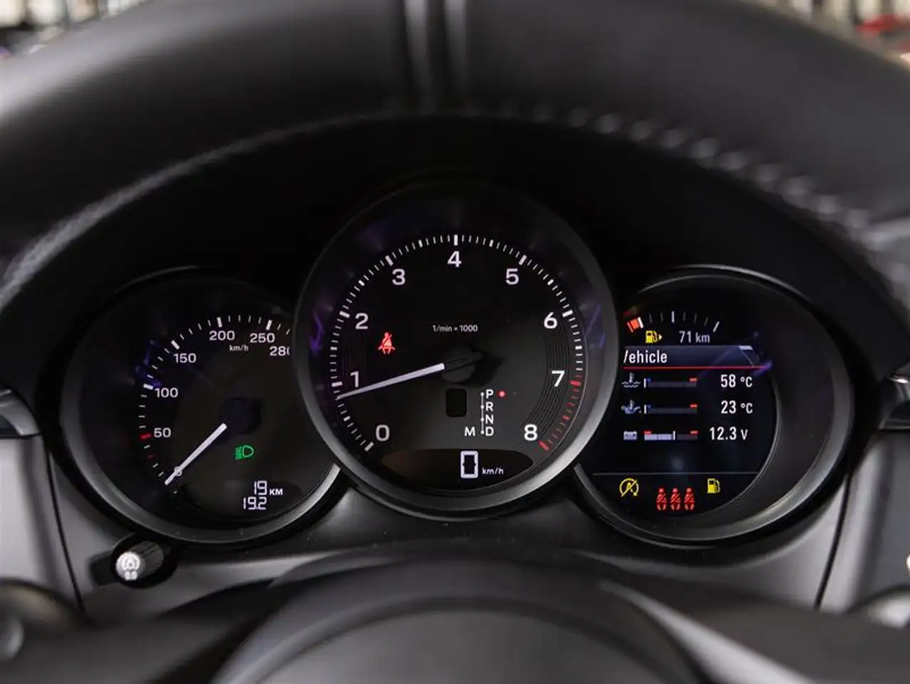 Porsche Macan photo Porsche Macan