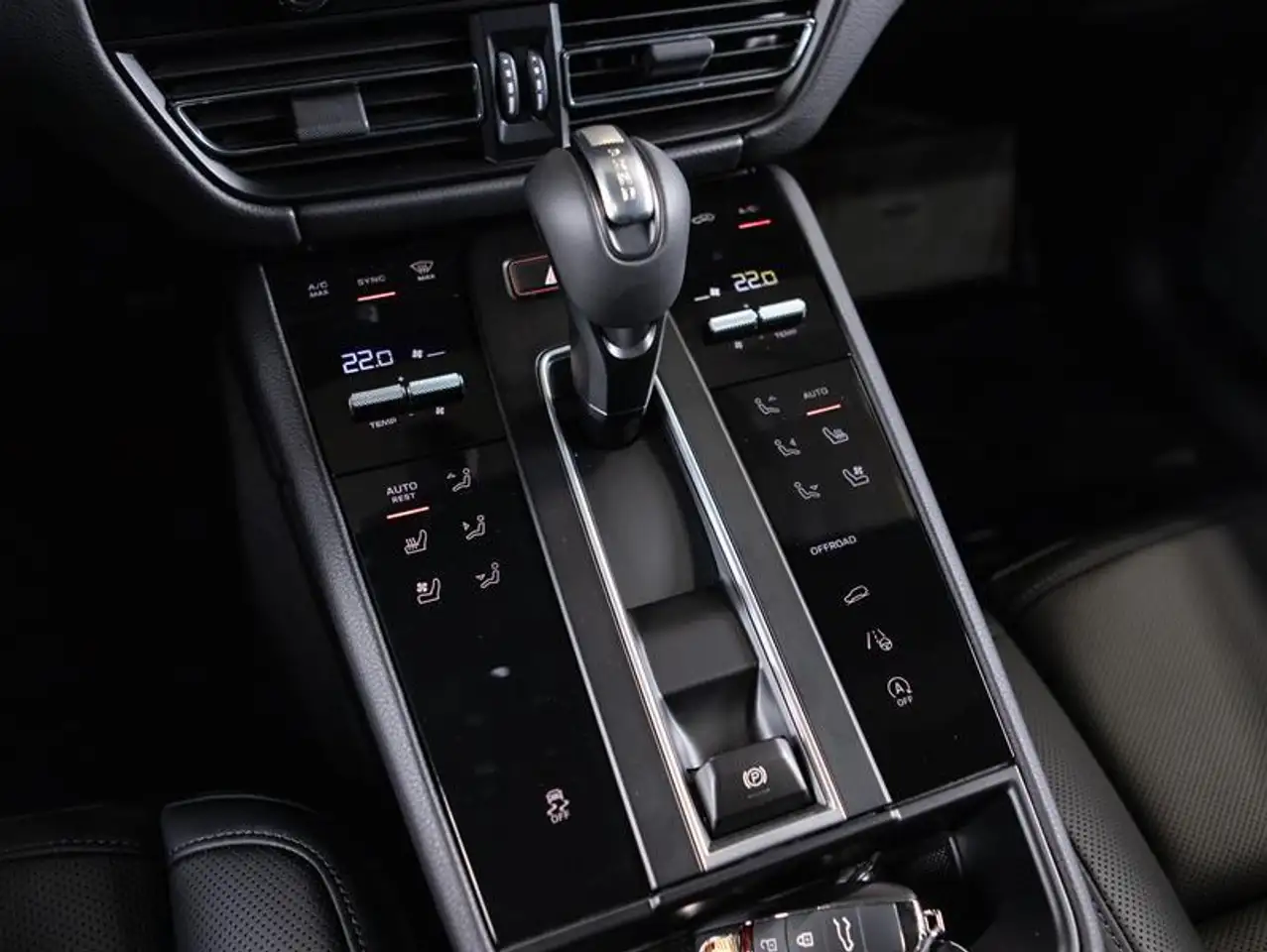 Porsche Macan photo Porsche Macan