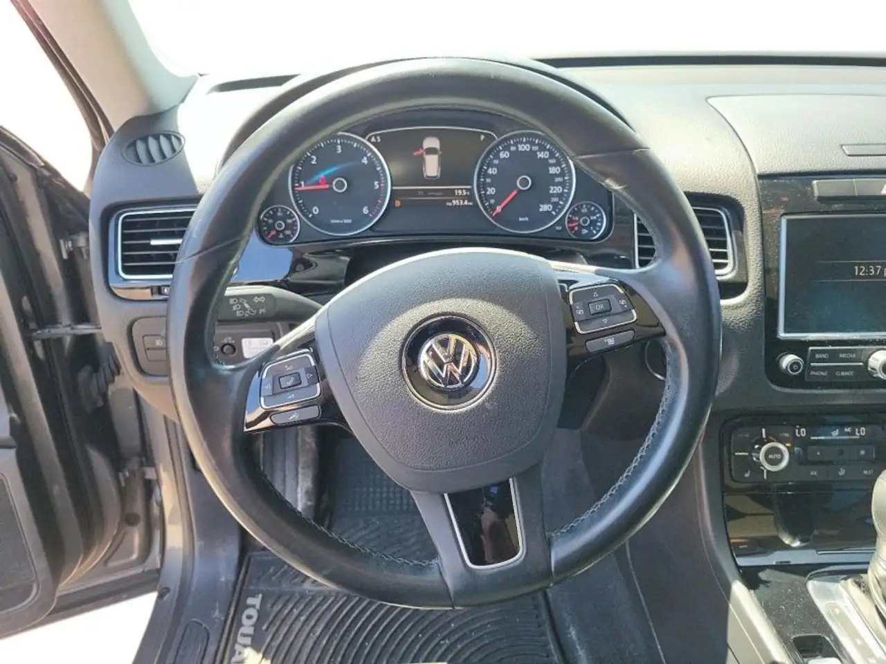 Volkswagen Touareg photo Volkswagen Touareg