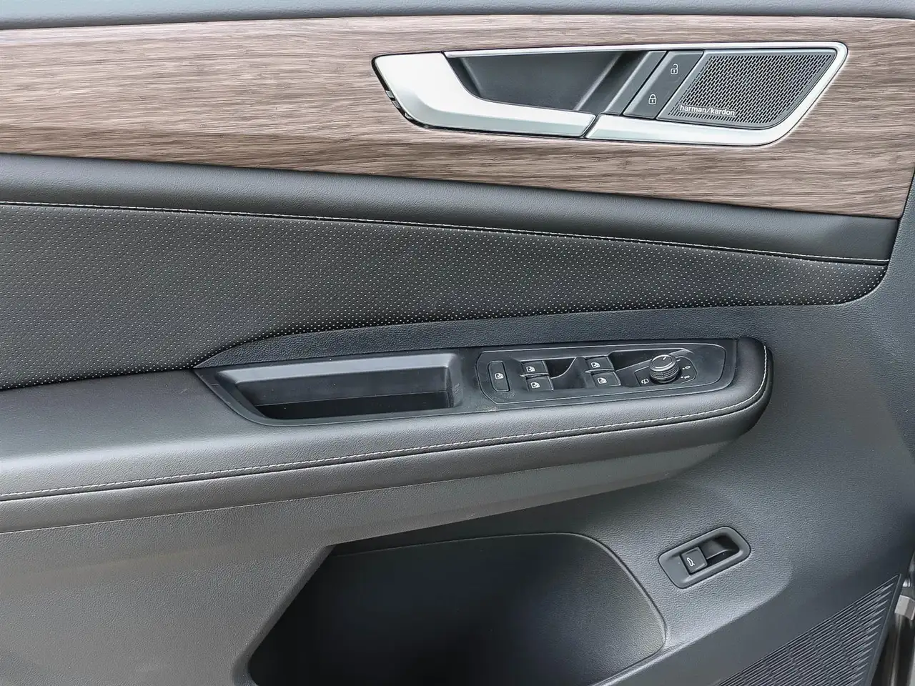 Volkswagen Atlas photo Volkswagen Atlas