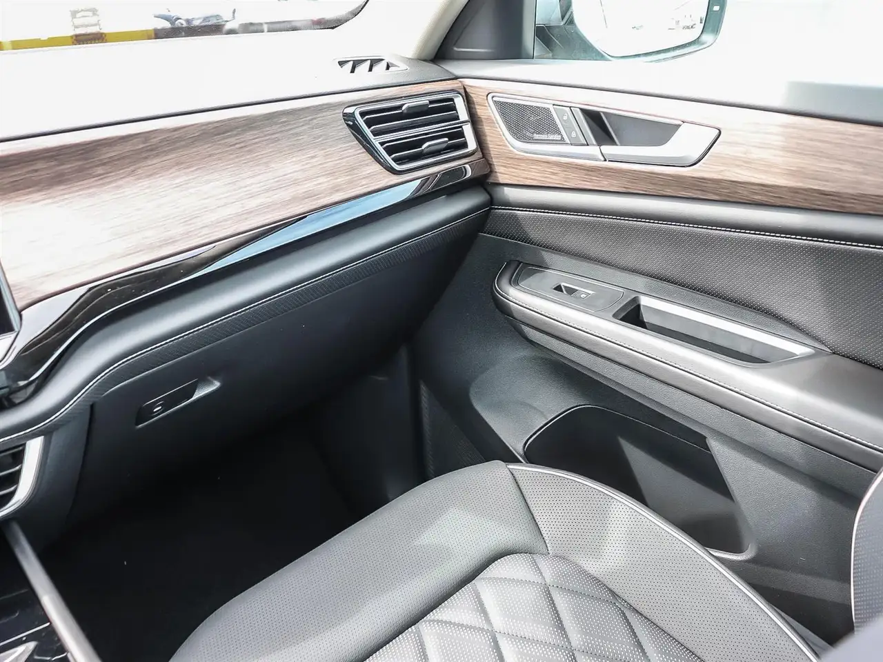 Volkswagen Atlas photo Volkswagen Atlas
