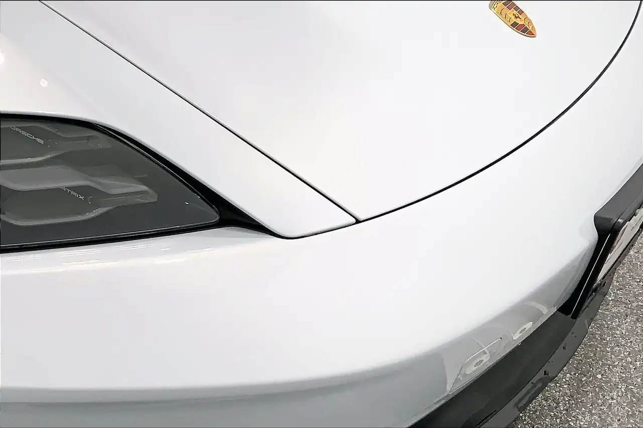 Porsche Taycan снимка Porsche Taycan