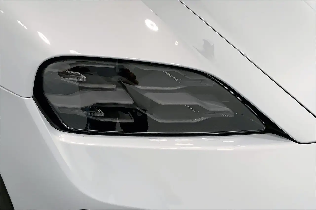 Porsche Taycan снимка Porsche Taycan