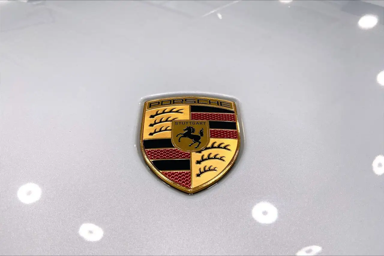 Porsche Taycan снимка Porsche Taycan