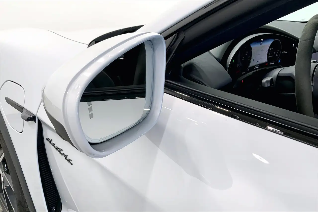 Porsche Taycan снимка Porsche Taycan