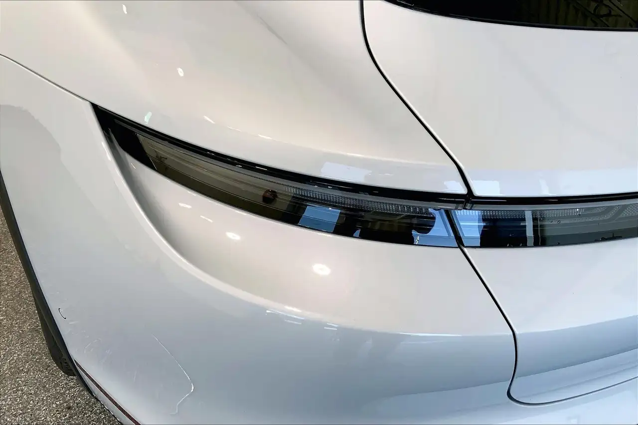 Porsche Taycan снимка Porsche Taycan
