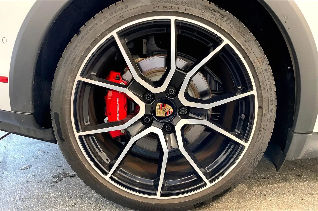 Porsche Taycan снимка Porsche Taycan