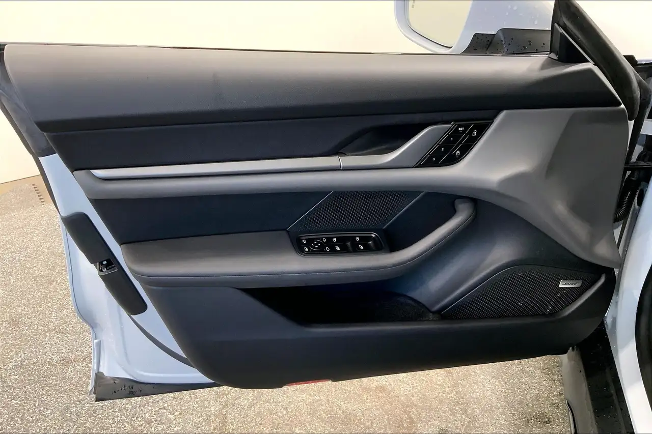 Porsche Taycan снимка Porsche Taycan