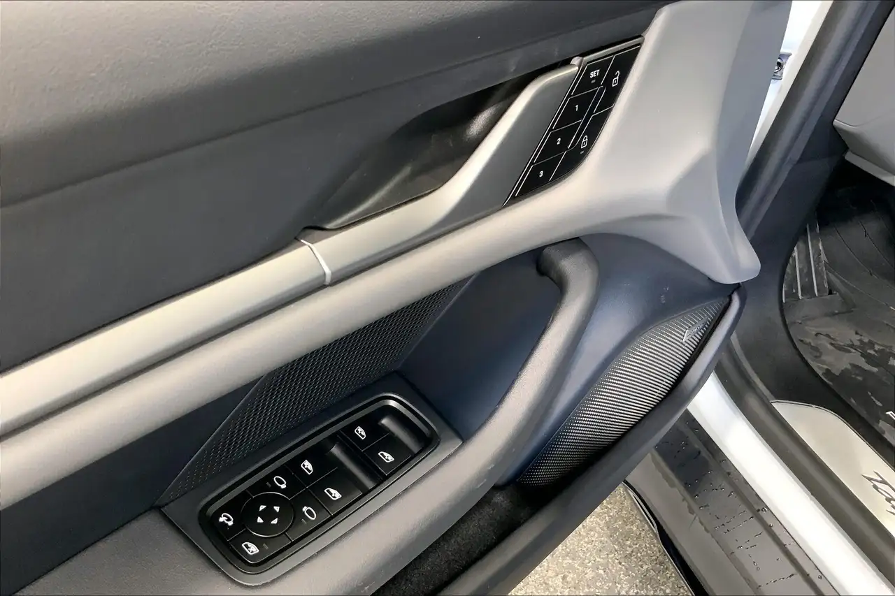Porsche Taycan снимка Porsche Taycan