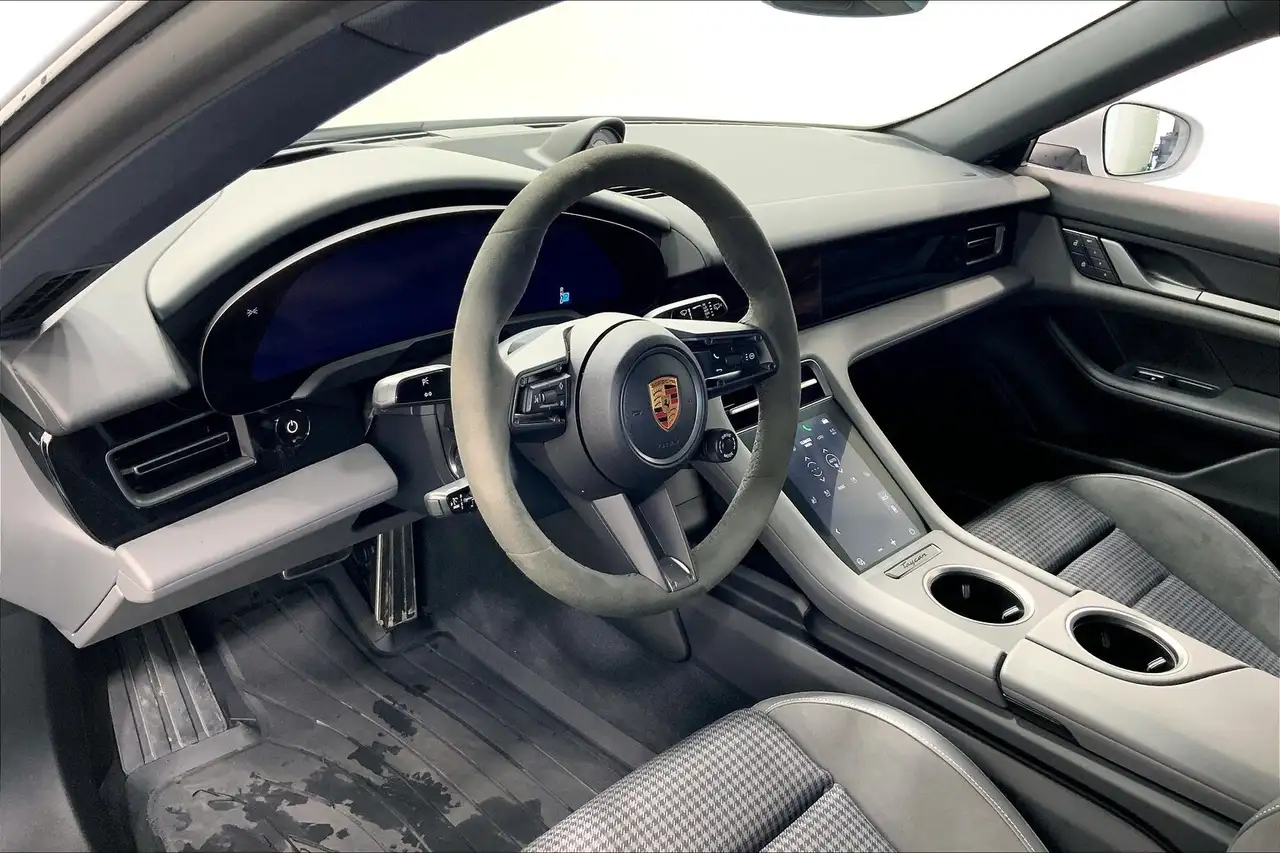 Porsche Taycan снимка Porsche Taycan