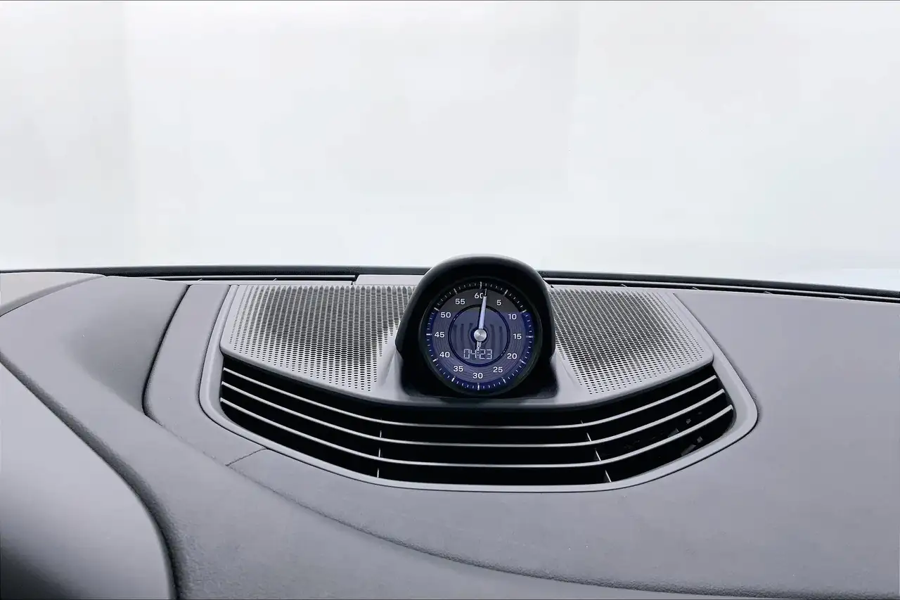 Porsche Taycan снимка Porsche Taycan