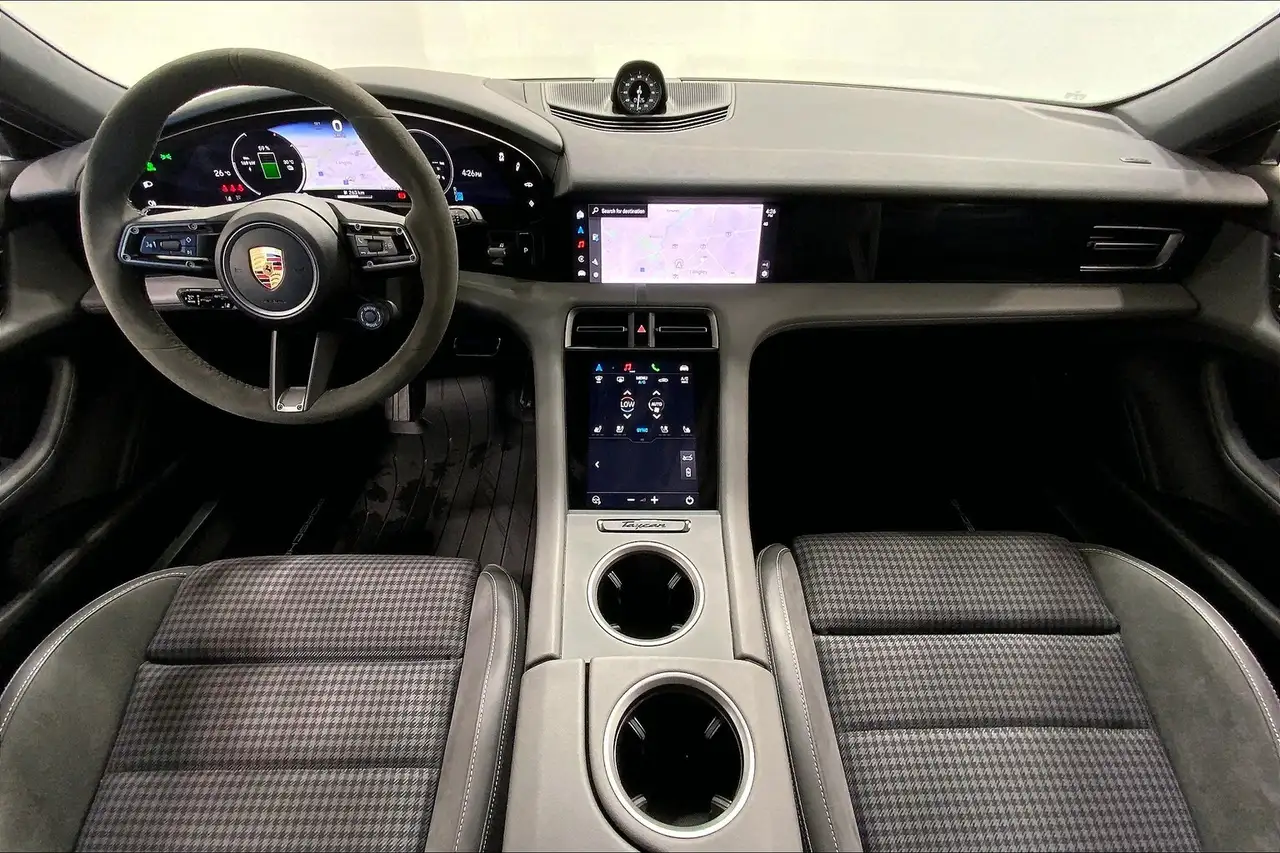 Porsche Taycan снимка Porsche Taycan