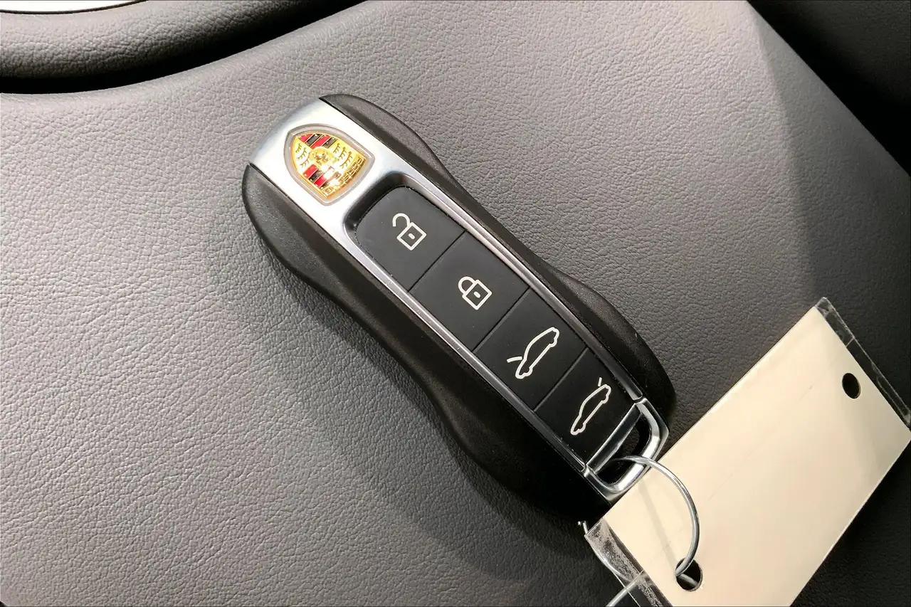 Porsche Taycan снимка Porsche Taycan