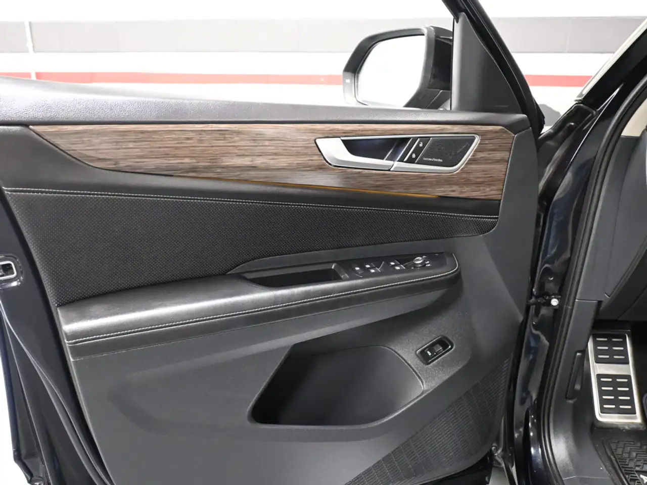 Volkswagen Atlas photo Volkswagen Atlas
