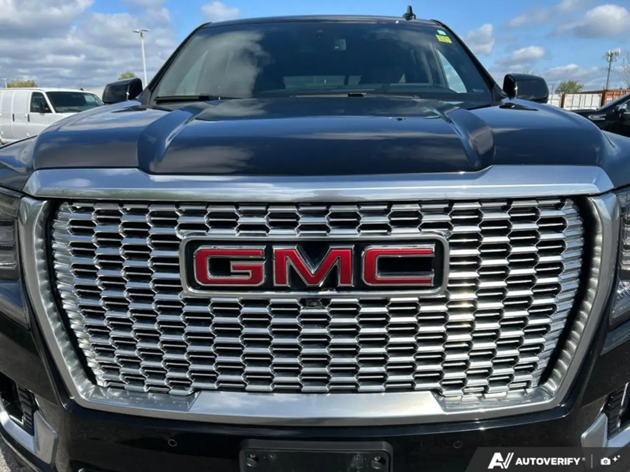 GMC Yukon снимка GMC Yukon