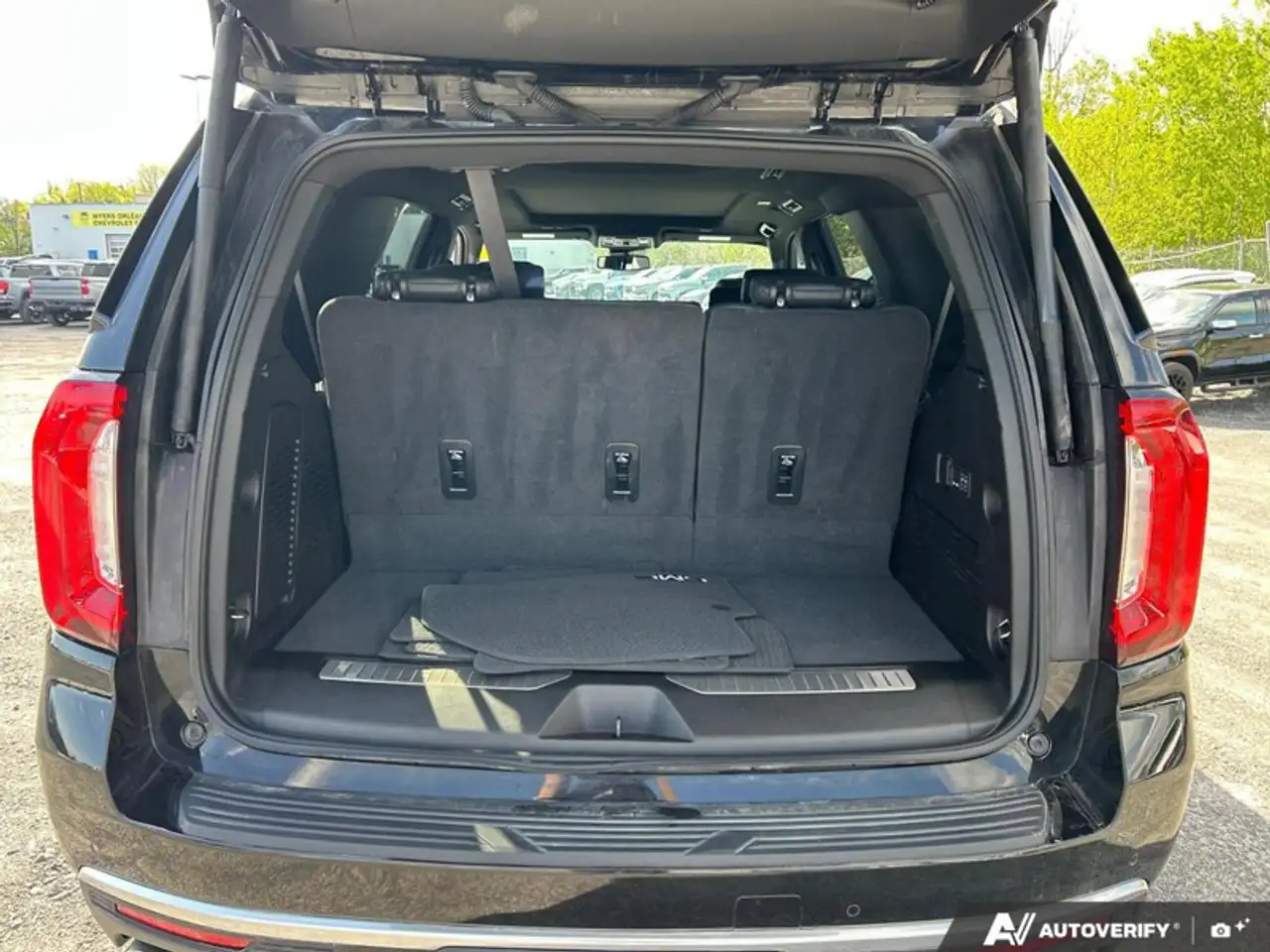 GMC Yukon снимка GMC Yukon
