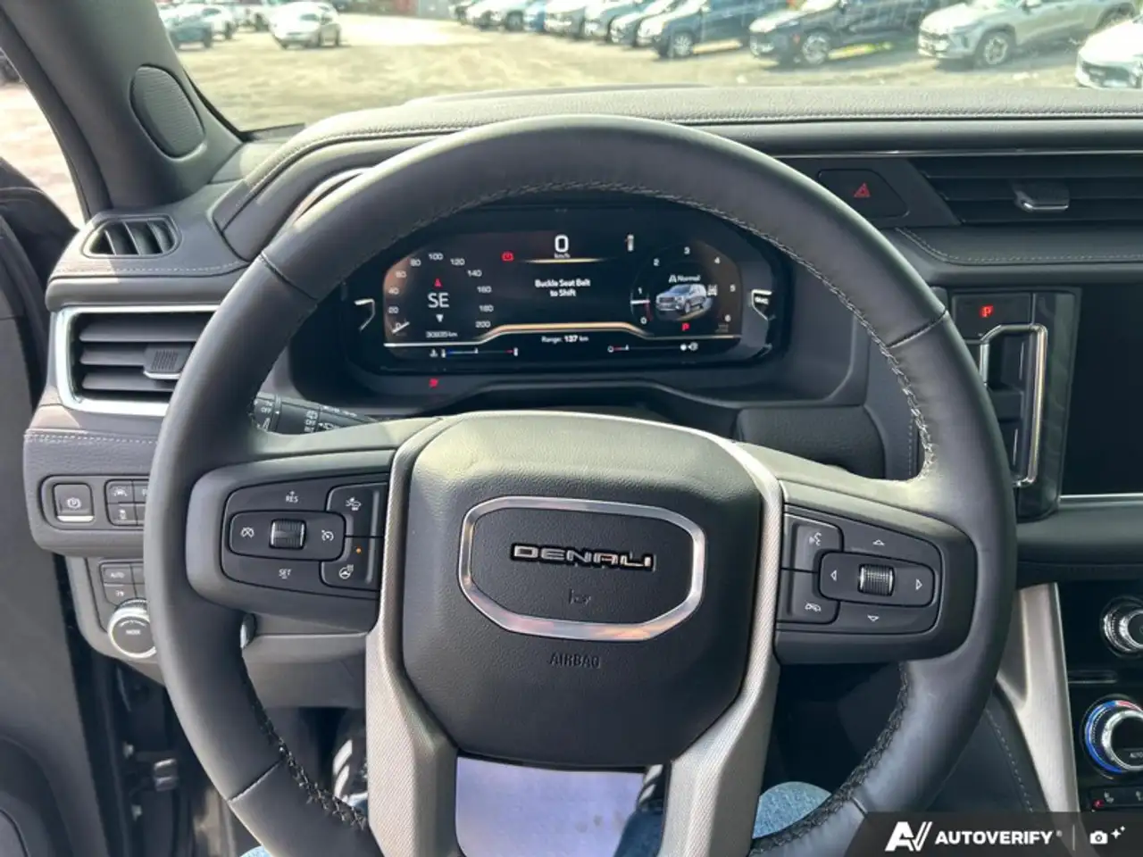 GMC Yukon снимка GMC Yukon