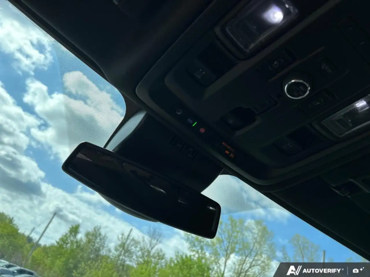 GMC Yukon снимка GMC Yukon