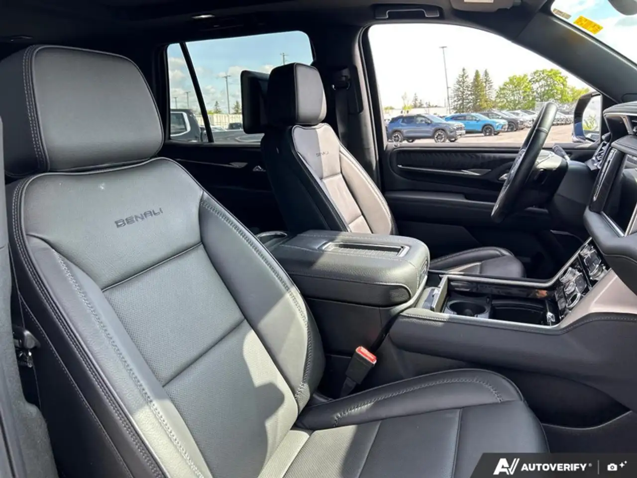 GMC Yukon снимка GMC Yukon