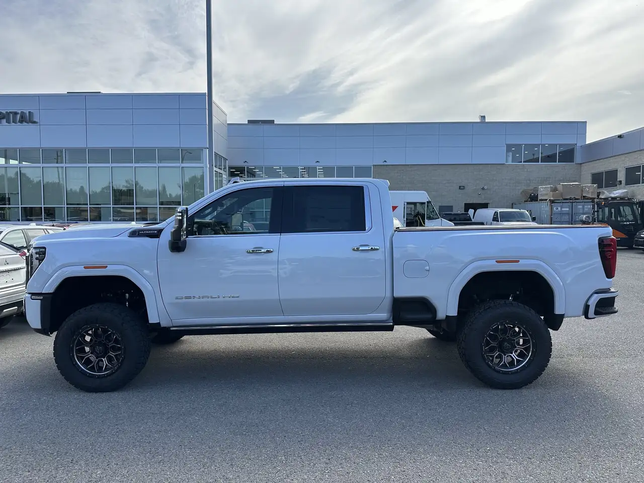 GMC Sierra 3500HD снимка GMC Sierra 3500HD