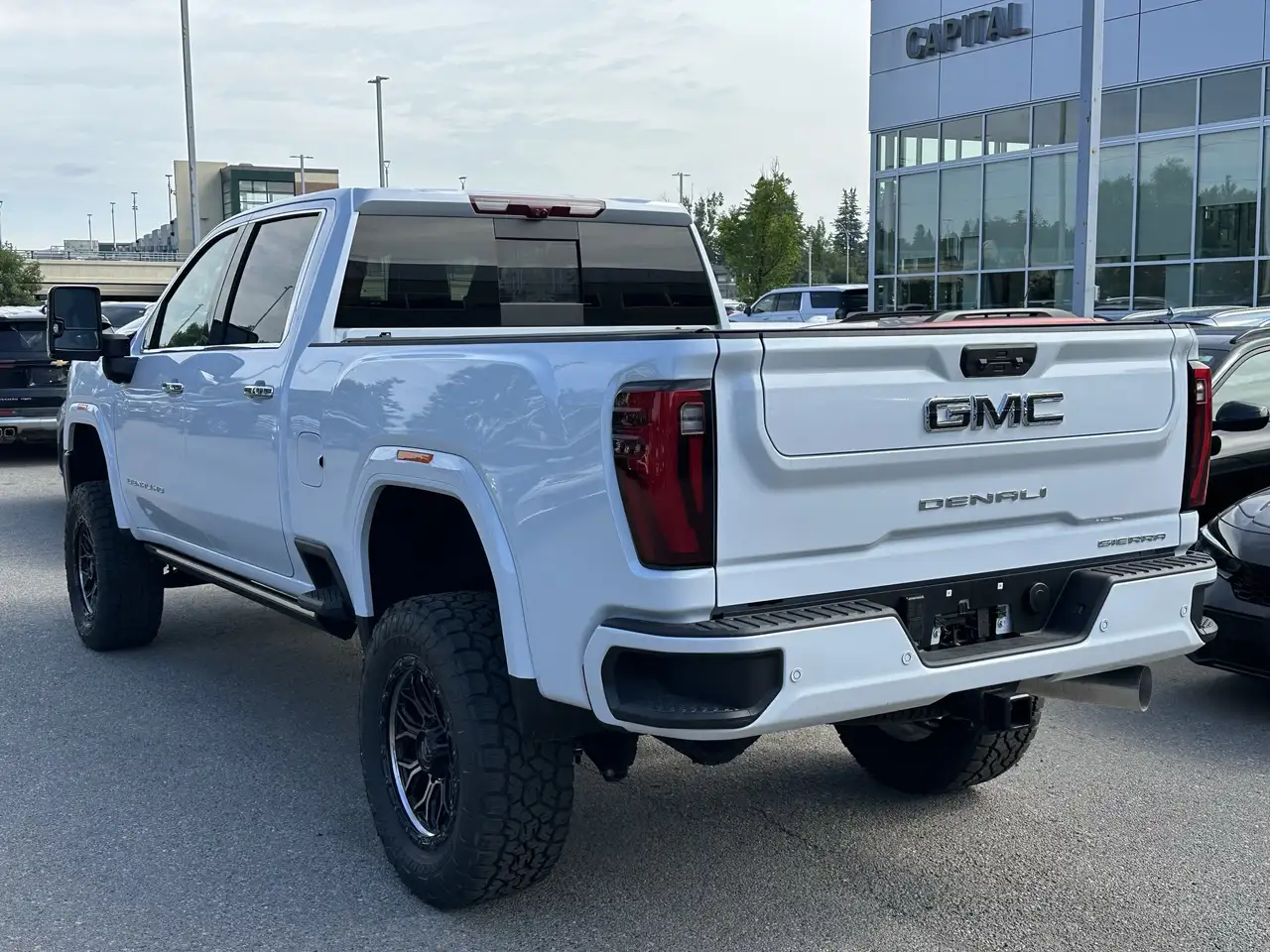 GMC Sierra 3500HD снимка GMC Sierra 3500HD
