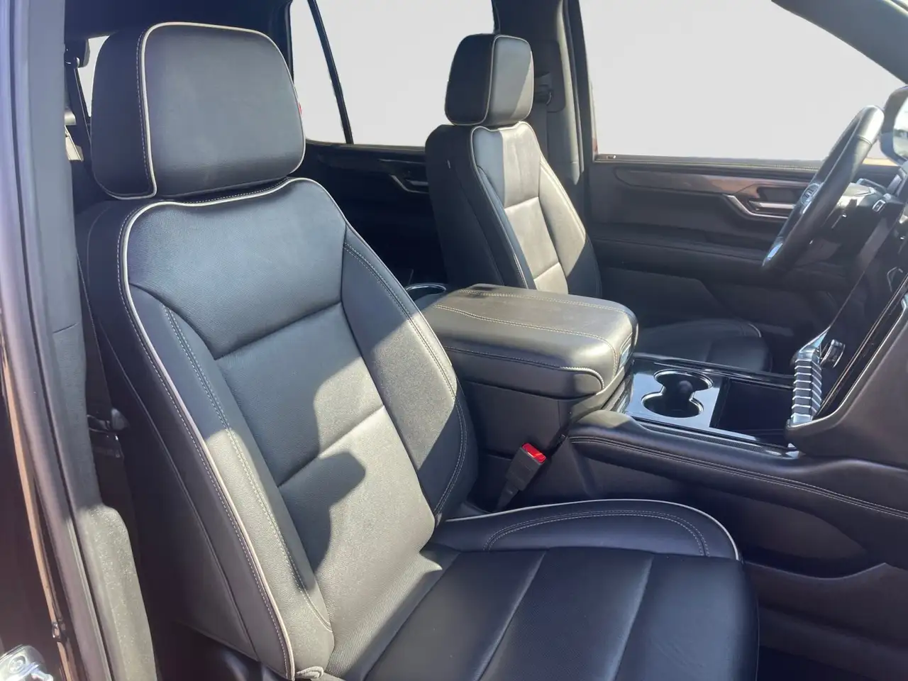 GMC Yukon снимка GMC Yukon