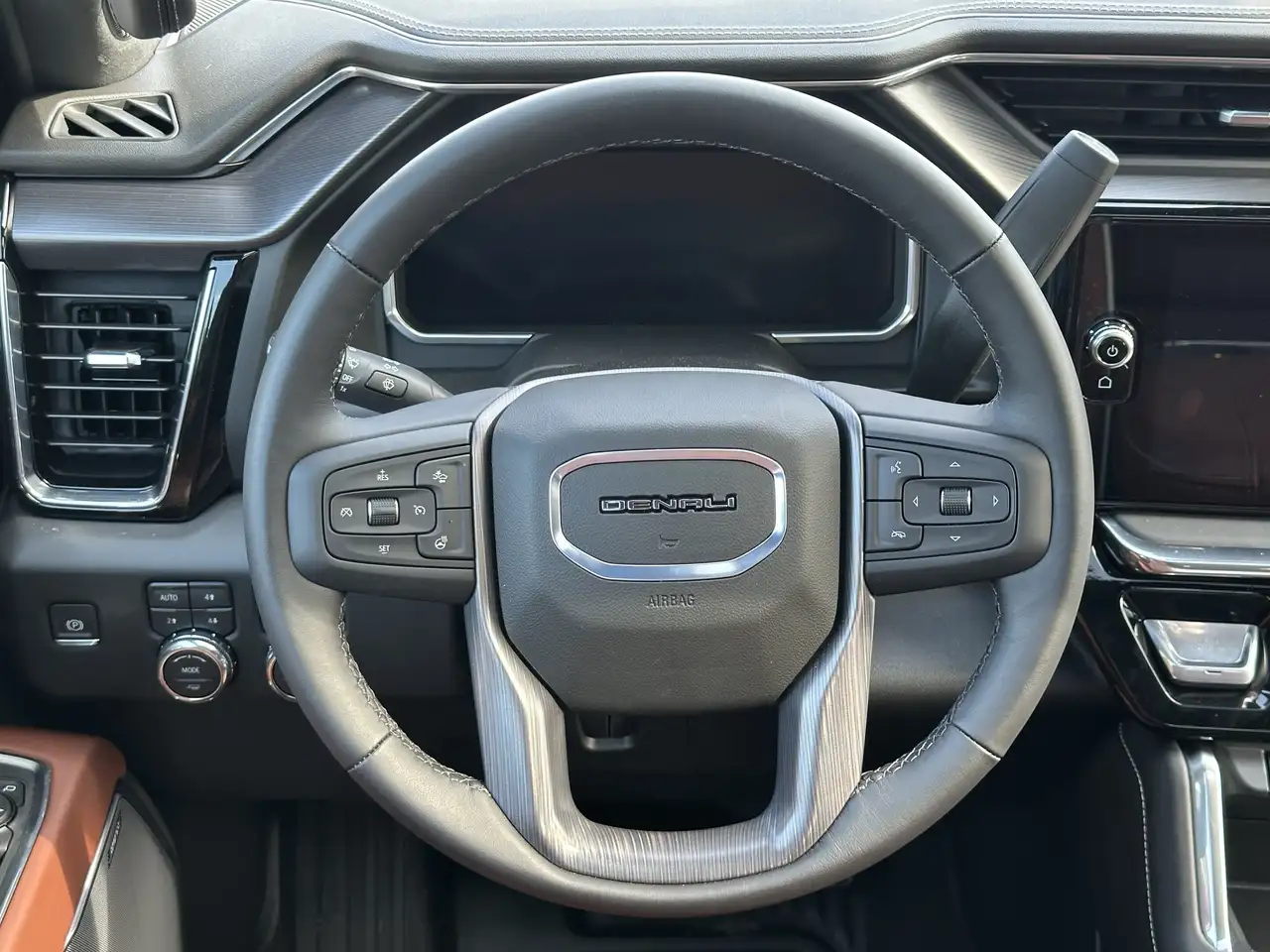 GMC Sierra 3500HD снимка GMC Sierra 3500HD