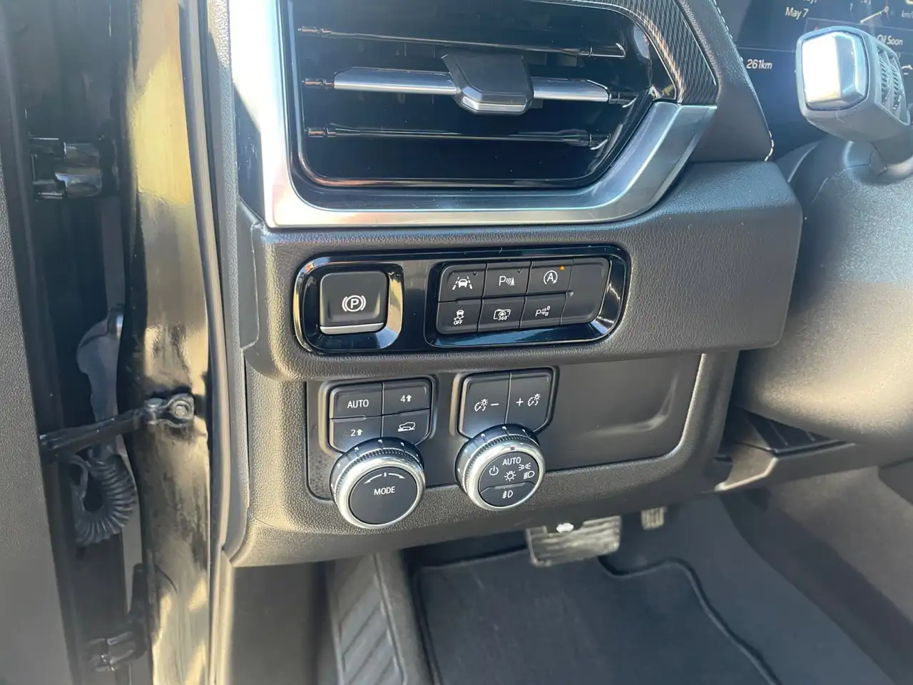 GMC Yukon снимка GMC Yukon