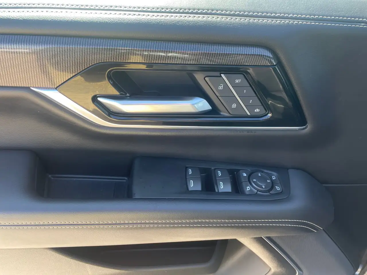 GMC Yukon снимка GMC Yukon