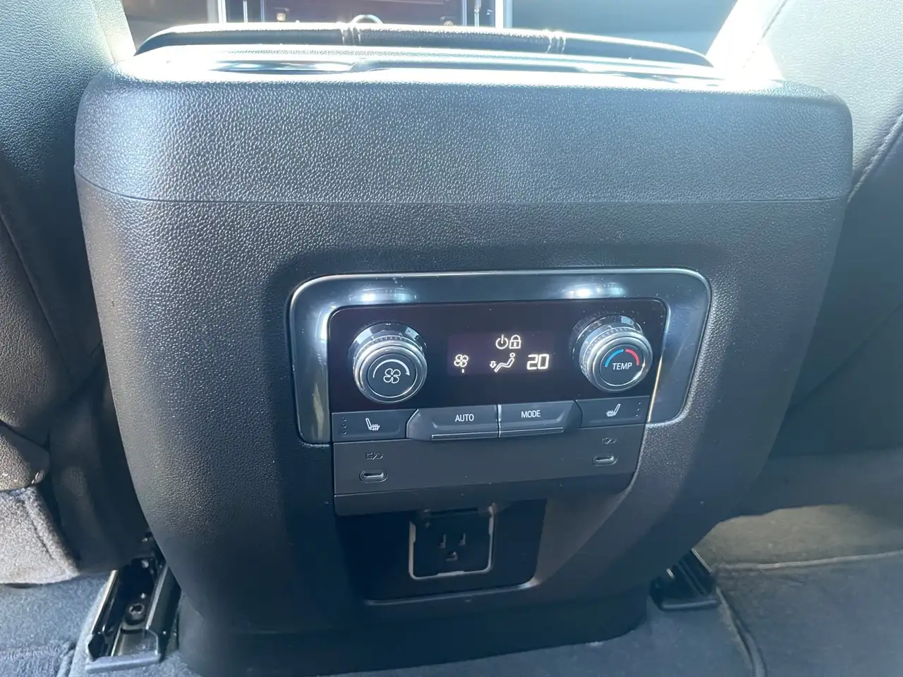 GMC Yukon снимка GMC Yukon