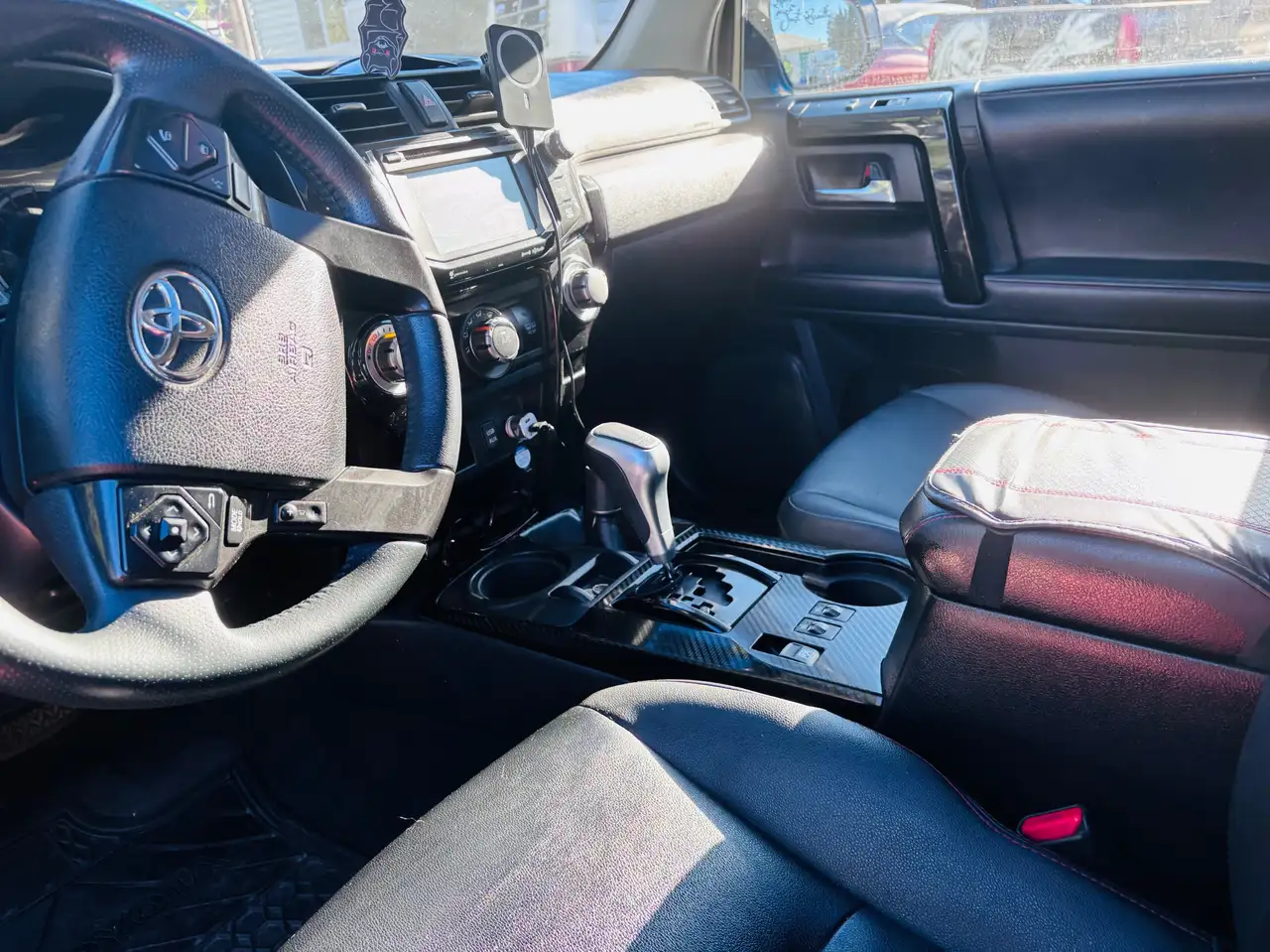 Toyota 4-Runner снимка Toyota 4-Runner
