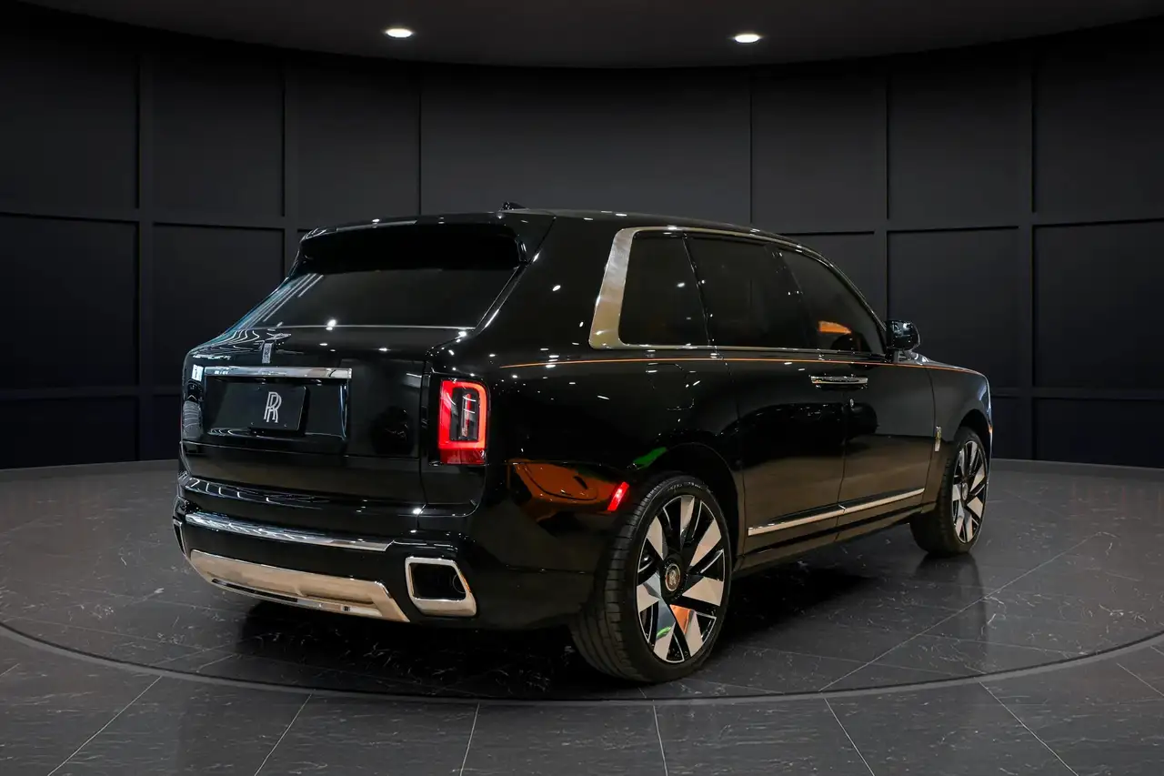 Rolls-Royce Cullinan photo Rolls-Royce Cullinan