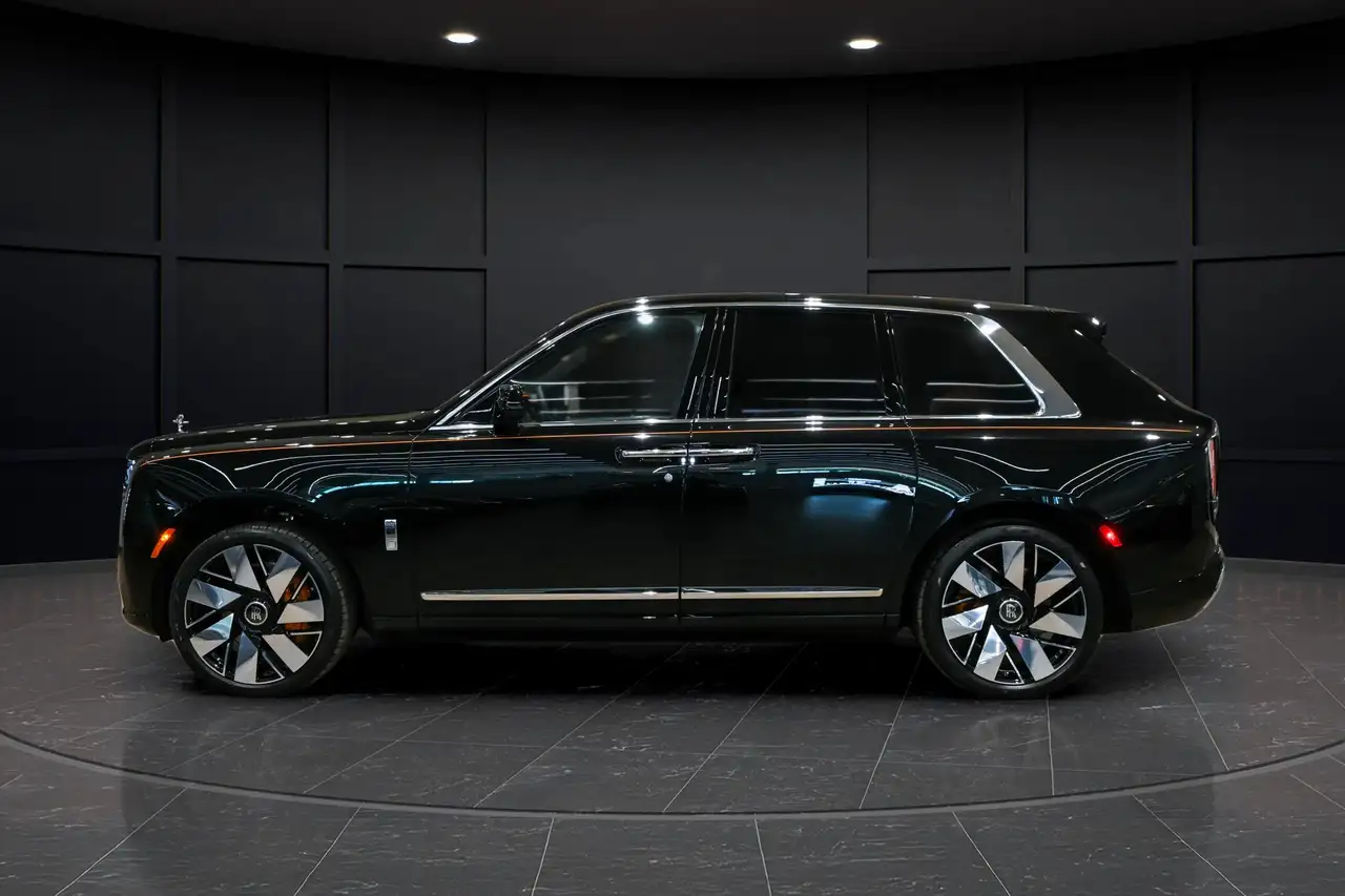 Rolls-Royce Cullinan photo Rolls-Royce Cullinan