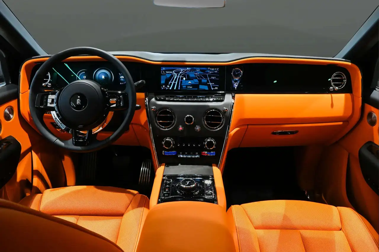 Rolls-Royce Cullinan photo Rolls-Royce Cullinan