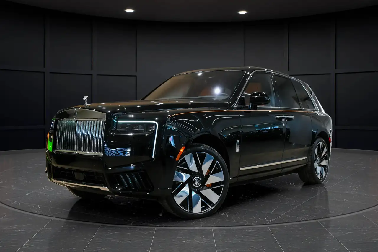 Rolls-Royce Cullinan photo Rolls-Royce Cullinan