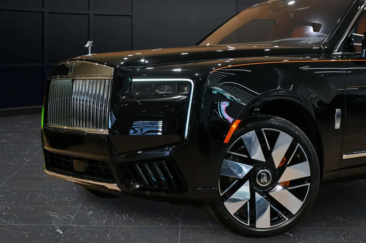 Rolls-Royce Cullinan photo Rolls-Royce Cullinan