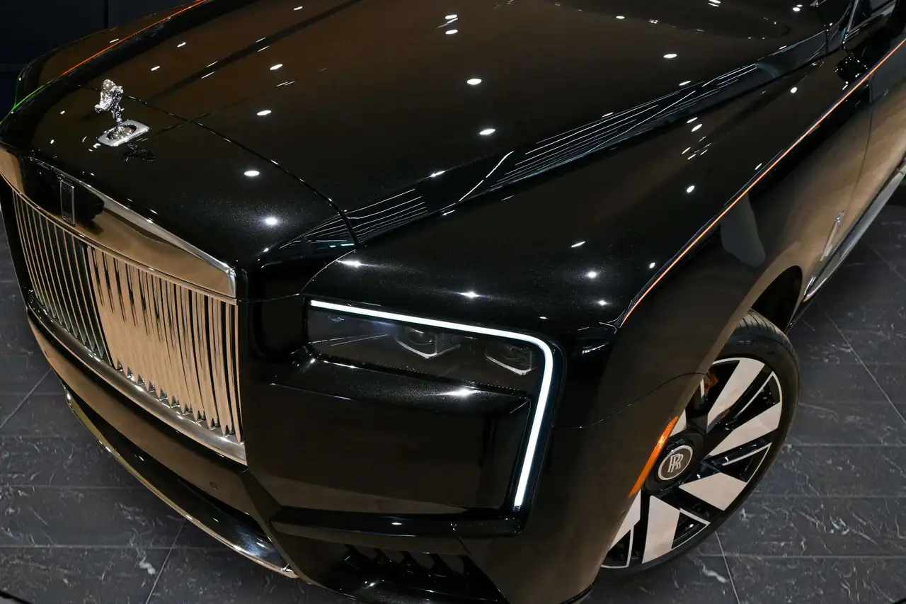 Rolls-Royce Cullinan photo Rolls-Royce Cullinan