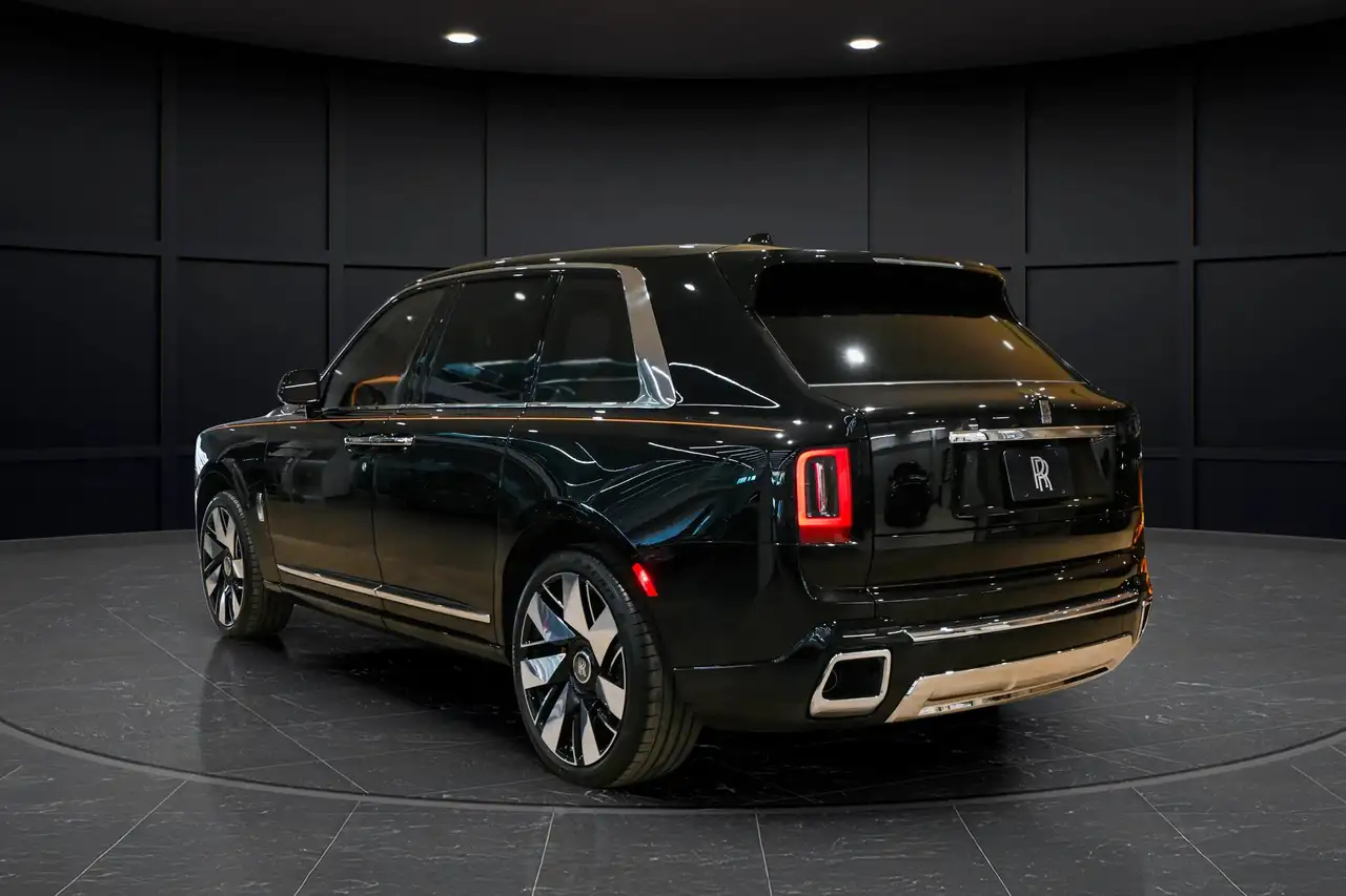 Rolls-Royce Cullinan photo Rolls-Royce Cullinan