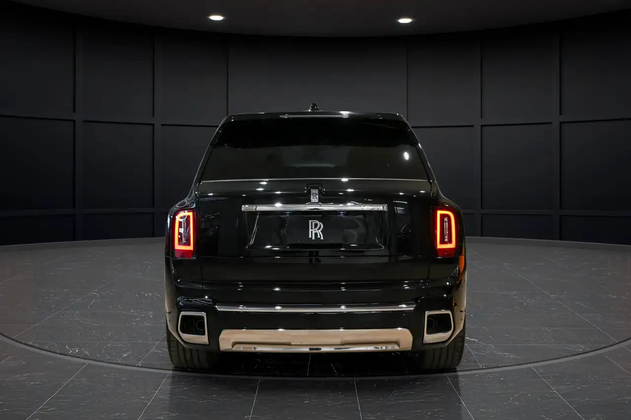 Rolls-Royce Cullinan photo Rolls-Royce Cullinan