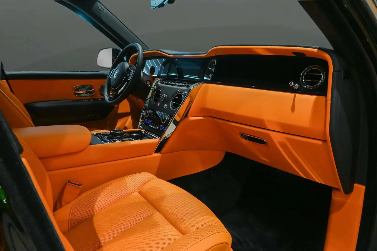 Rolls-Royce Cullinan photo Rolls-Royce Cullinan