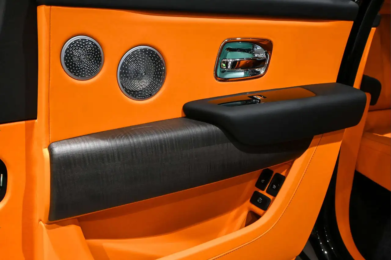 Rolls-Royce Cullinan photo Rolls-Royce Cullinan