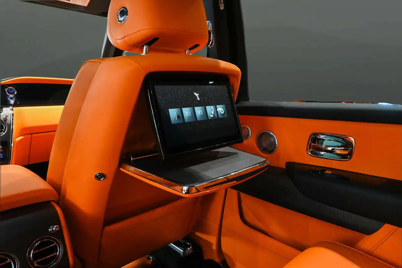 Rolls-Royce Cullinan photo Rolls-Royce Cullinan