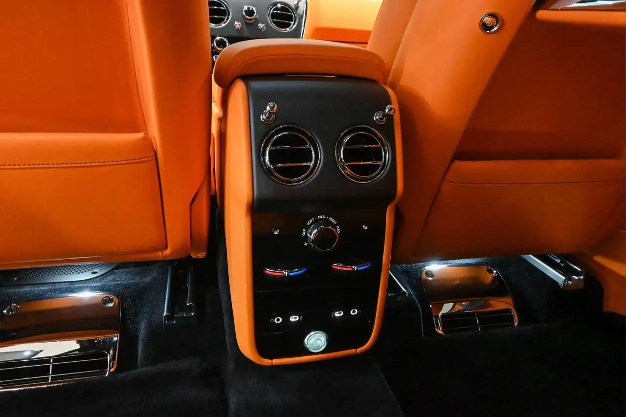 Rolls-Royce Cullinan photo Rolls-Royce Cullinan
