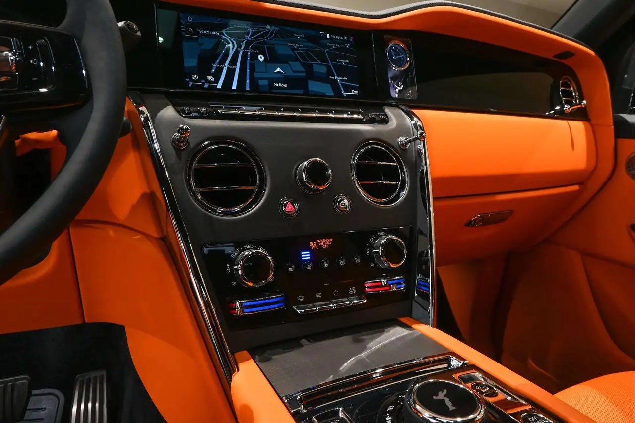 Rolls-Royce Cullinan photo Rolls-Royce Cullinan