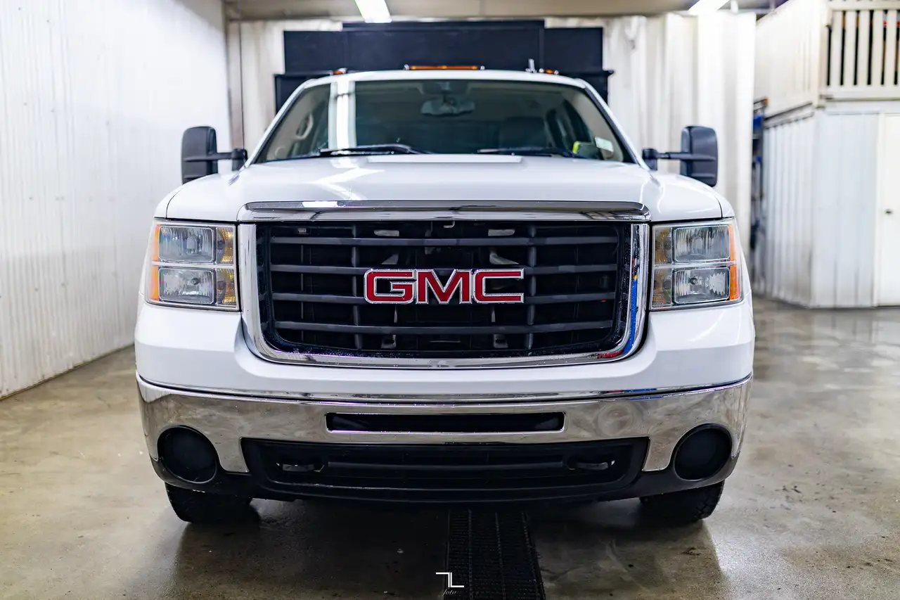 GMC Sierra 3500HD снимка GMC Sierra 3500HD