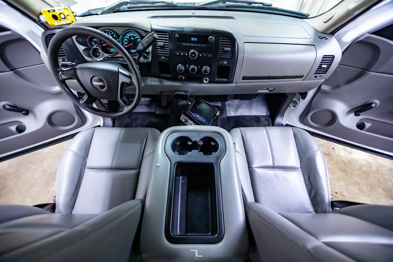 GMC Sierra 3500HD снимка GMC Sierra 3500HD